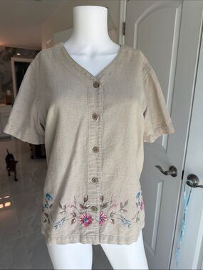 VINTAGE Erika Collection  Button Front Top with Floral detail linen blend